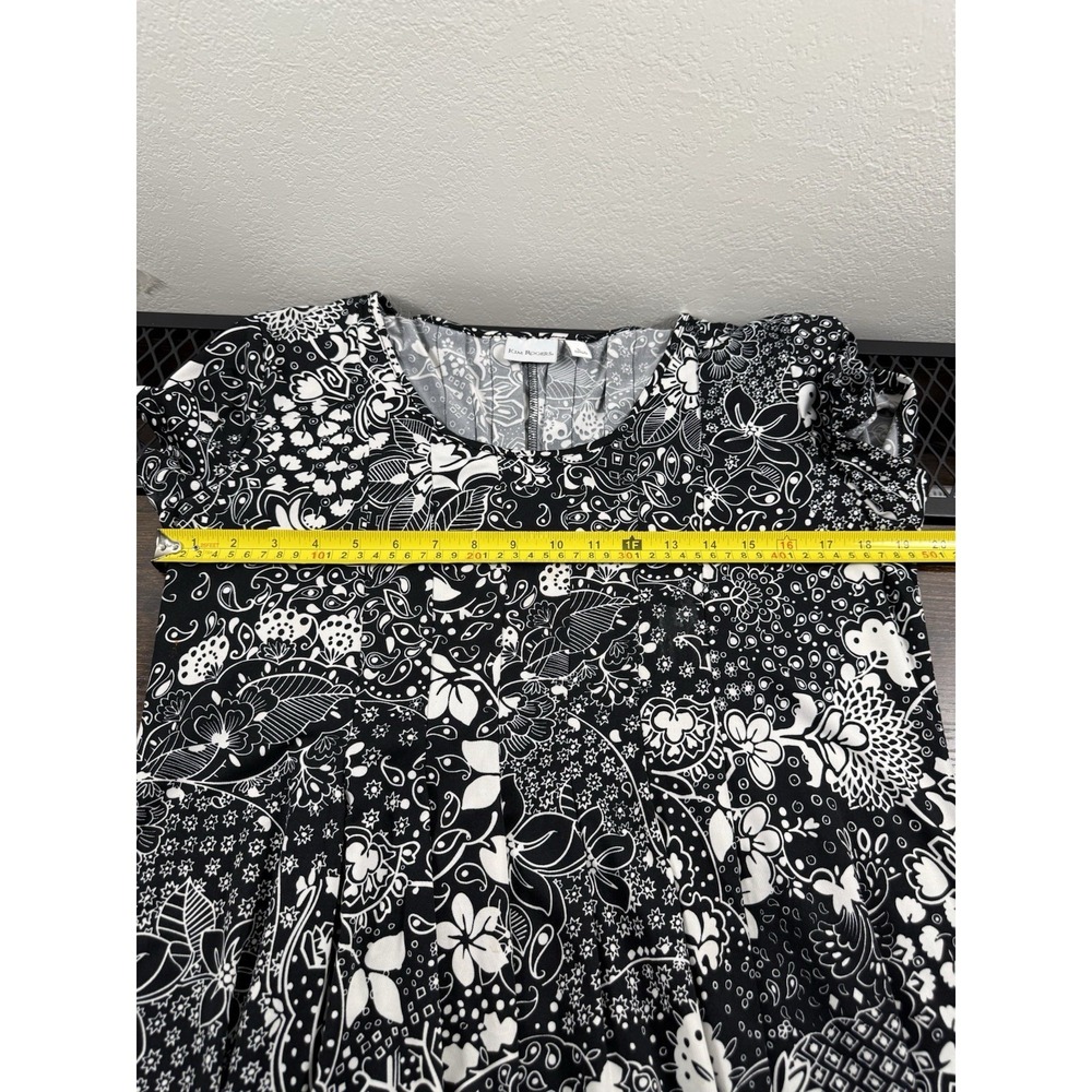 Kim Rogers L Black White Floral Dress Short Sleeve Fit Flare Stretch Knee Summer - Picture 14 of 16
